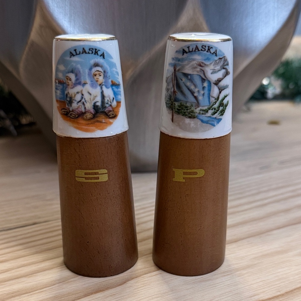 vintage ceramic and wood souvenir salt and pepper shakers from Alaska.